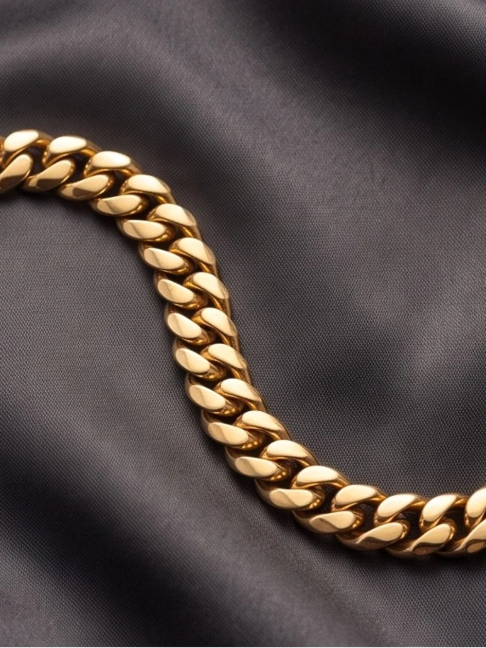 18K Gold Figaro/Curb Link Bracelet - Polished Yellow Gold size 8.5 inch